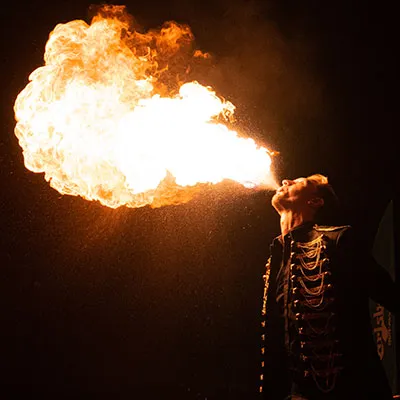 Eventteknik med ljud och ljus uppställt för fest och konsert