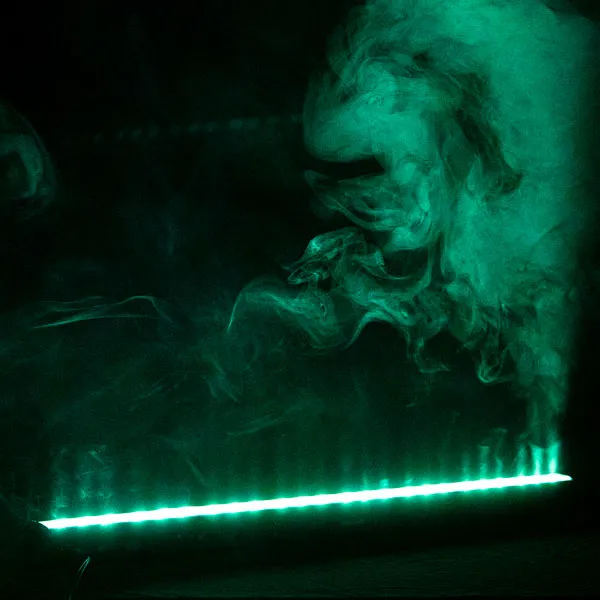 led bar med grönt ljus i rök