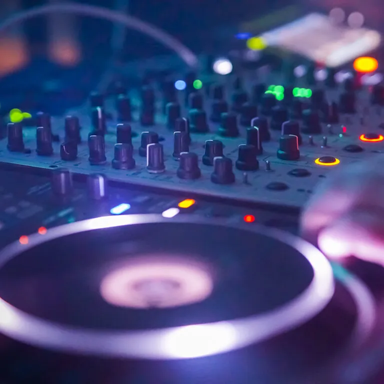 DJ utrustning som används på fest